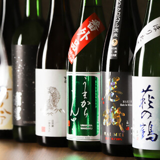 Sake lovers can't help but groan...! Local sake from all over the country carefully selected by the sake master