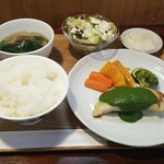 キッチン ブルー グローブ - アブラカレイ　ポワレ　春菊とフレンチマスタードのソース