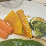 キッチン ブルー グローブ - 備え付け野菜のアップ