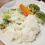 キッチン ブルー グローブ - 最後はご飯、サラダ、お新香のワンプレート