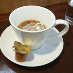 キッチン ブルー グローブ - ミルクを入れます