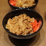Yakiniku Hana Honoo - 黒毛和牛の牛丼ハーフ