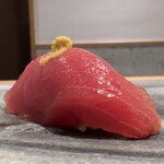 Kyoubashi Sushi Hisada - 漬けマグロ、からしで食べるスタイル、ほのかに香り意外な組み合わせ