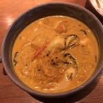 228418204 - 「牡蠣のココナッツカレー」（普通、1,500圓）の「牡蠣のココナッツカレー」。