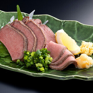 牛タンを一本買い！旨味と鮮度が違う牛タン使った料理が絶品！