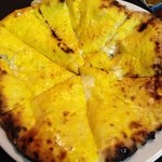 ビニタ - チーズナン（かなりチーズがタップリです）