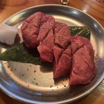 小皿焼肉 ハラミタン - タンは4切れ。