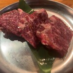 小皿焼肉 ハラミタン - ハラミのハーフで3切れ。