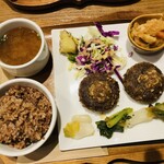喫茶さえき - ヴィーガンハンバーグのmeal sets