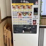 中華そば　やまきょう - 入口入ってすぐ左に券売機が有ります。