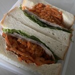 バックシュトゥーベ ツオップ - 焼豚人参生姜サンド