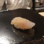 鮨と一品　いちかわ - 鯛の昆布〆