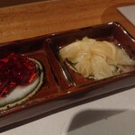 鮨と一品　いちかわ - 紅蓼のゼリーとガリ