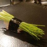 鮨と一品　いちかわ - 芽ネギ