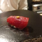 鮨と一品　いちかわ - 漬けマグロ