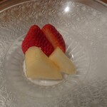 鮨と一品　いちかわ - いちごと洋梨