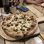 Auberge 829 - 照り焼きピザもソースが美味しくてワインとのマリアージュも良