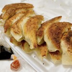 ふくみつ餃子店 - 餃子（中・15個）（¥750税込）
            厚くてﾑﾆﾑﾆした皮が食べ応えあって美味しい(*´ω`*)♪