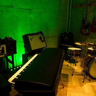 Equipped with sound equipment and stage ◎ Perfect for live events and parties