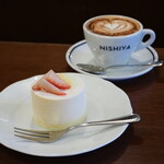 COFFEECOUNTER NISHIYA - カプチーノ（600円） レアチーズケーキ（700円）