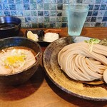 麺屋 みつば - つけ麺(大)汁増し味玉　今年の美味しかった大賞を選ぶなら絶対みつばさん❤️相変わらず美味しかった♪塩とレモンがサービスで付くように。塩もレモンもあまり使わない自分には大きなレモンが少し勿体なく感じた汗