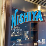 COFFEECOUNTER NISHIYA - お店の扉