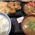 Yoshinoya - 唐揚げのW定食豚汁変更