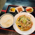 六華園 - 料理写真:肉野菜炒め　950円