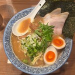 Samma Chuu Ka Soba Kissui - 濃厚なスープにさっぱりめな具でまとまった一杯