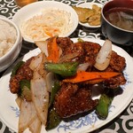 中国名菜処 悟空 - 鶏の唐揚げ ブラックペッパー 定食