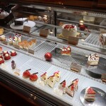 パティスリーマサ - ショーケースの様子。