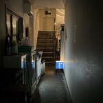 吟魚のはなれ  吟チロリ - 入り口左。レジ前なので勝手口かと思いきや、合ってます、初見倒しだ。