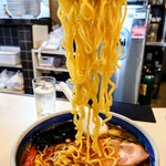 Hourai ken - 支那そば　900円
                        
                        淡黄色縮れ中細麺で、かん水香ります。
                        茹で上がりは、やや柔らかめ、
                        コシはさほど強くなく、のどごしが良い。
                        160gでも、するりといけます。