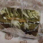 マルヨシ堂 - この抹茶のパン，抹茶感しっかり。