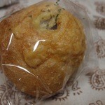 マルヨシ堂 - ビーフシチュー入りの固めのパンです。