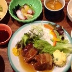 ワンスター - 料理写真:ランチまたは夜定食です。ちなみにこれは角煮です。