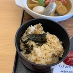 鈴廣かまぼこ 江の浦店 - それと炊き込みご飯