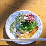 景信山頂上　景信茶屋　青木 - 山菜天ぷら　400円