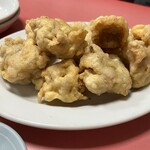 太興飯店 - いつ見ても多い　鶏の唐揚げ〜。　サクサクで◎！