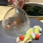 Sushi Kagura - 鱒瞬間燻製サラダ　バーニャディップを添えて　美味しく美しいのに身体のために色々と細工されてるところ素敵です