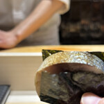 鮨 かぐら - 鯖棒寿司手巻き　この海苔さっきのとは違うんですって