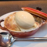 日本料理 TOBIUME - ⑪バニラアイスクリーム&5種のベイクドフルーツ【あまおう(福岡県宗像産)、林檎(長野県産)、富有柿(福岡県若松産)、バナナ(フィリピン産)、ゴールドキウイフルーツ(佐賀県産)】 