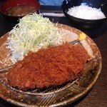 とんかつ大町 - ひれかつ定食（¥1250）：ひれ肉の下処理がしっかりとされており衣もサクサクでとても軽〜い食感。