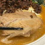 旋 - バラ肉焼豚は変わらずに柔らかく、お箸で簡単に切れます