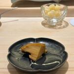 鮨 なんば - 蒸しあわび～北海道産の蝦夷あわび