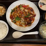 Sichuan style stir-fried chicken and peanuts set meal