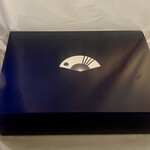 髙橋屋 - お土産の箱も、
      とっても美しいですね♡