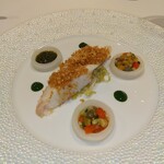 La Vallee d'Or - 本日の鮮魚（ヒラメ）ハーブと野菜2種のソースとカブ