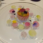 La Vallee d'Or - 鎌倉野菜のシャルロット、赤ピーマンのムース、雲丹、赤エビ