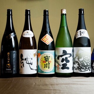 料理の味を引き立てる上質な日本酒。お酒に合わせた酒器は必見